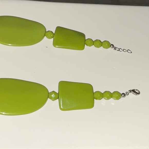 Bold Fashion Costume Necklace Geometric Shapes In A Stunning Green Shade - Picture 14 of 16